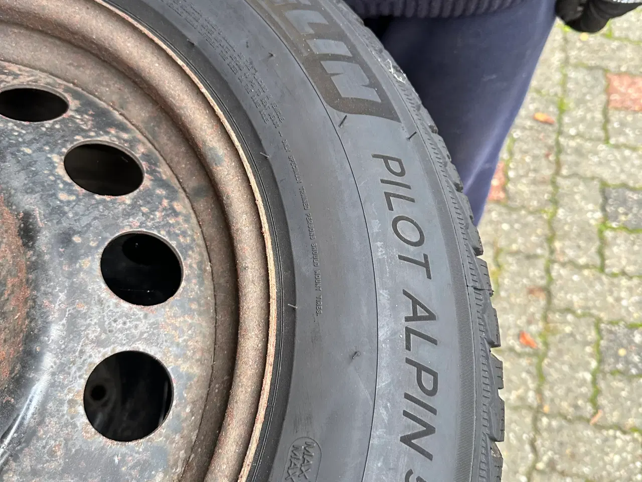 Billede 1 - Michelin Alpin 5 vinterdæk 17” på fælg