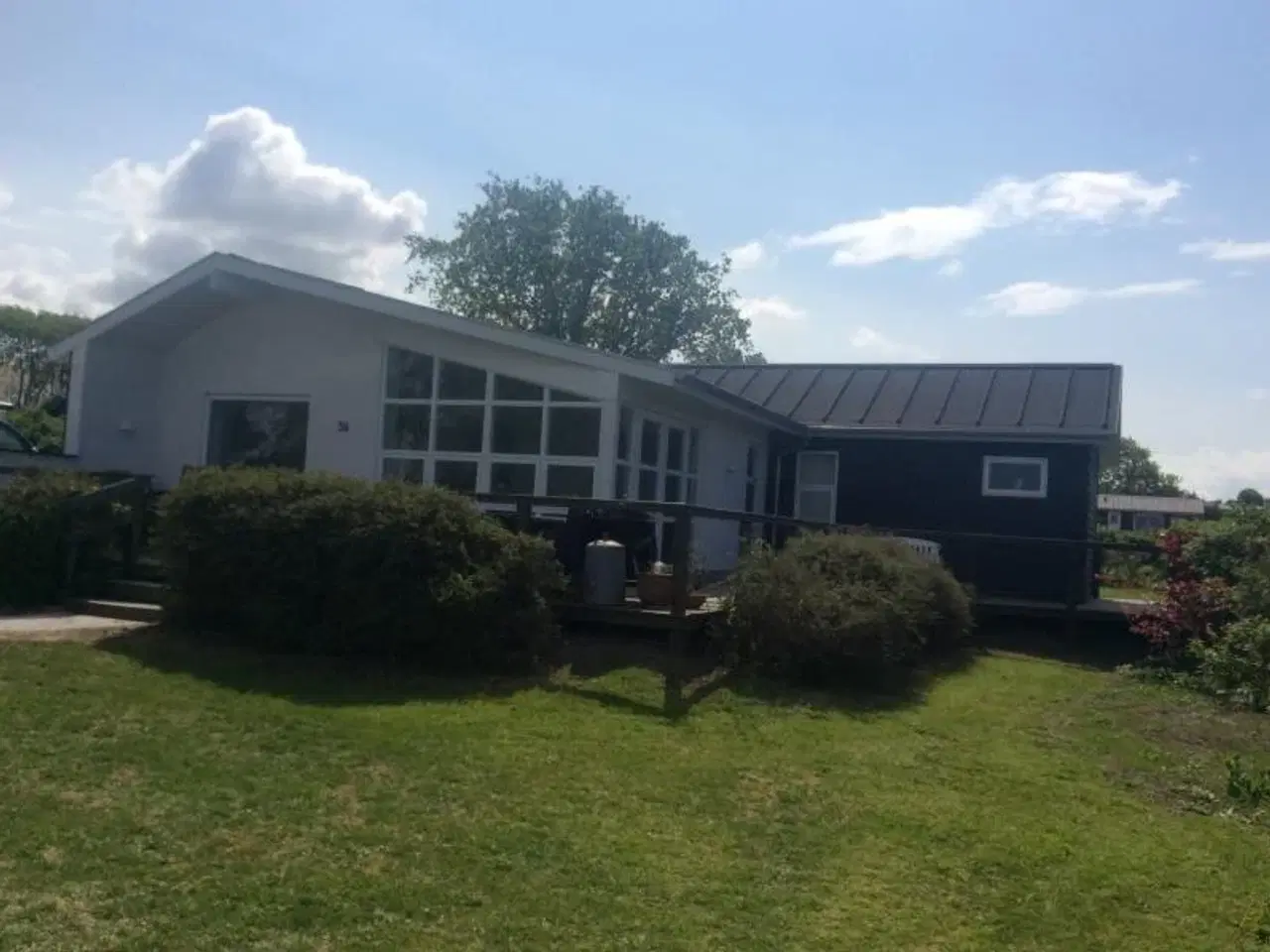 Billede 1 - L�kkert luksus sommerhus p� Sydfyn med store terrasser og havkig - Faaborg, Svanninge Bakker, Egeskov Slot