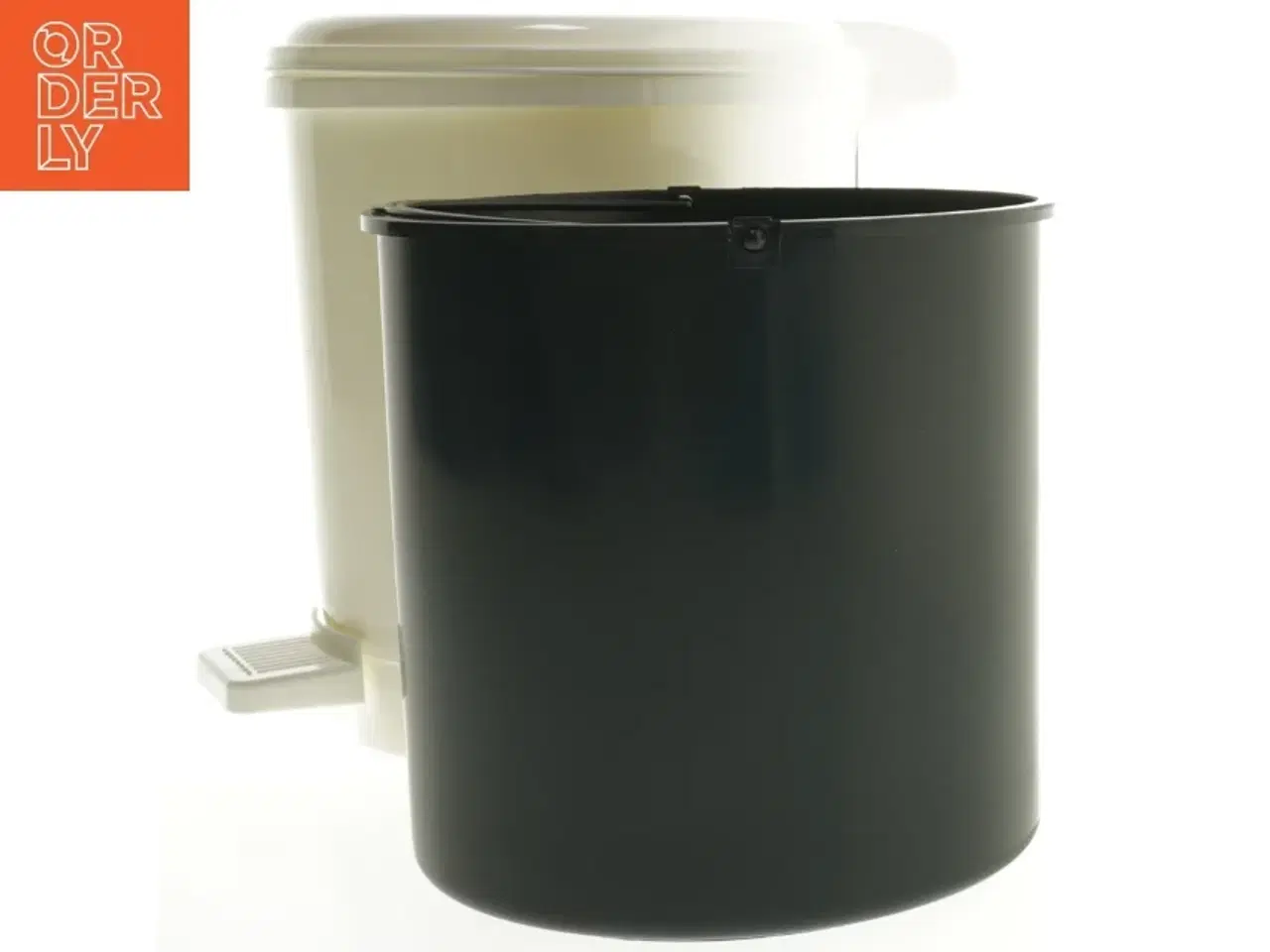 Billede 2 - Hvid affaldsspand med sort inderspand fra Jysk (str. 20x15 cm)