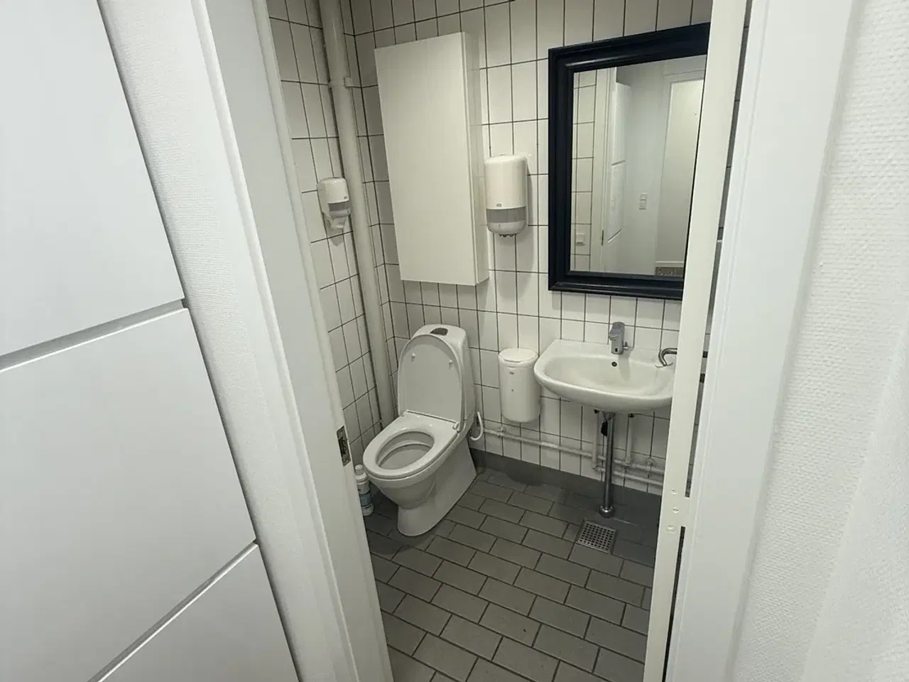 Billede 8 - Rummeligt kontor