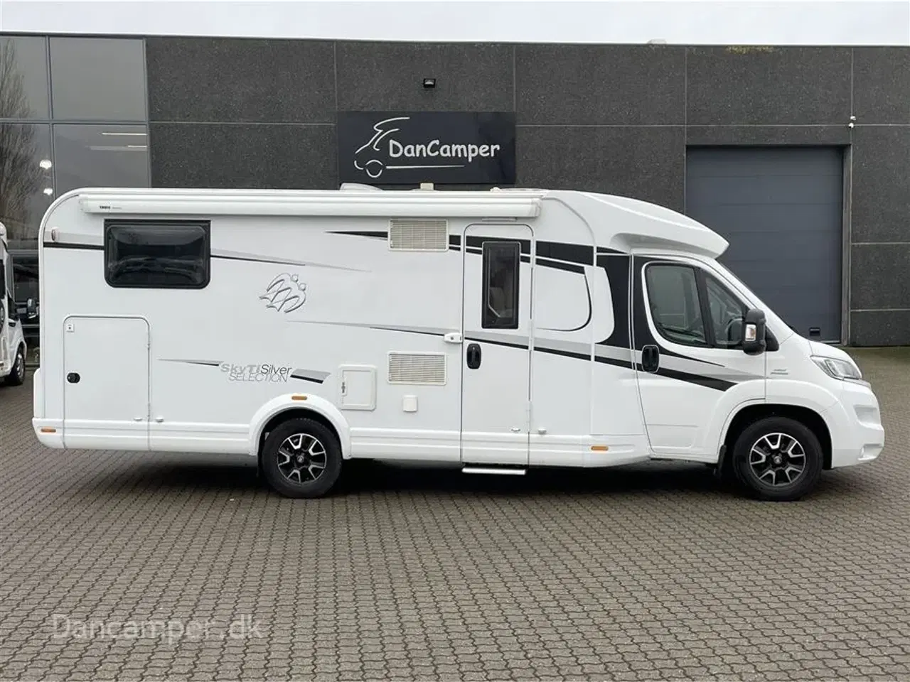 Billede 2 - 2016 - Knaus Sky TI 700 MEG Silver Selection   Fiat Ducato med 150 HK og 6 trin aut. gear. Solceller og lithium batteri, enkeltsenge, stor garage, populær indretning.