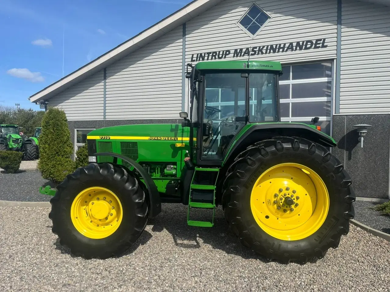 Billede 11 - John Deere 7710 8.1L motor, store hjul og frontlift. En ejeres velholdt gård traktor.
