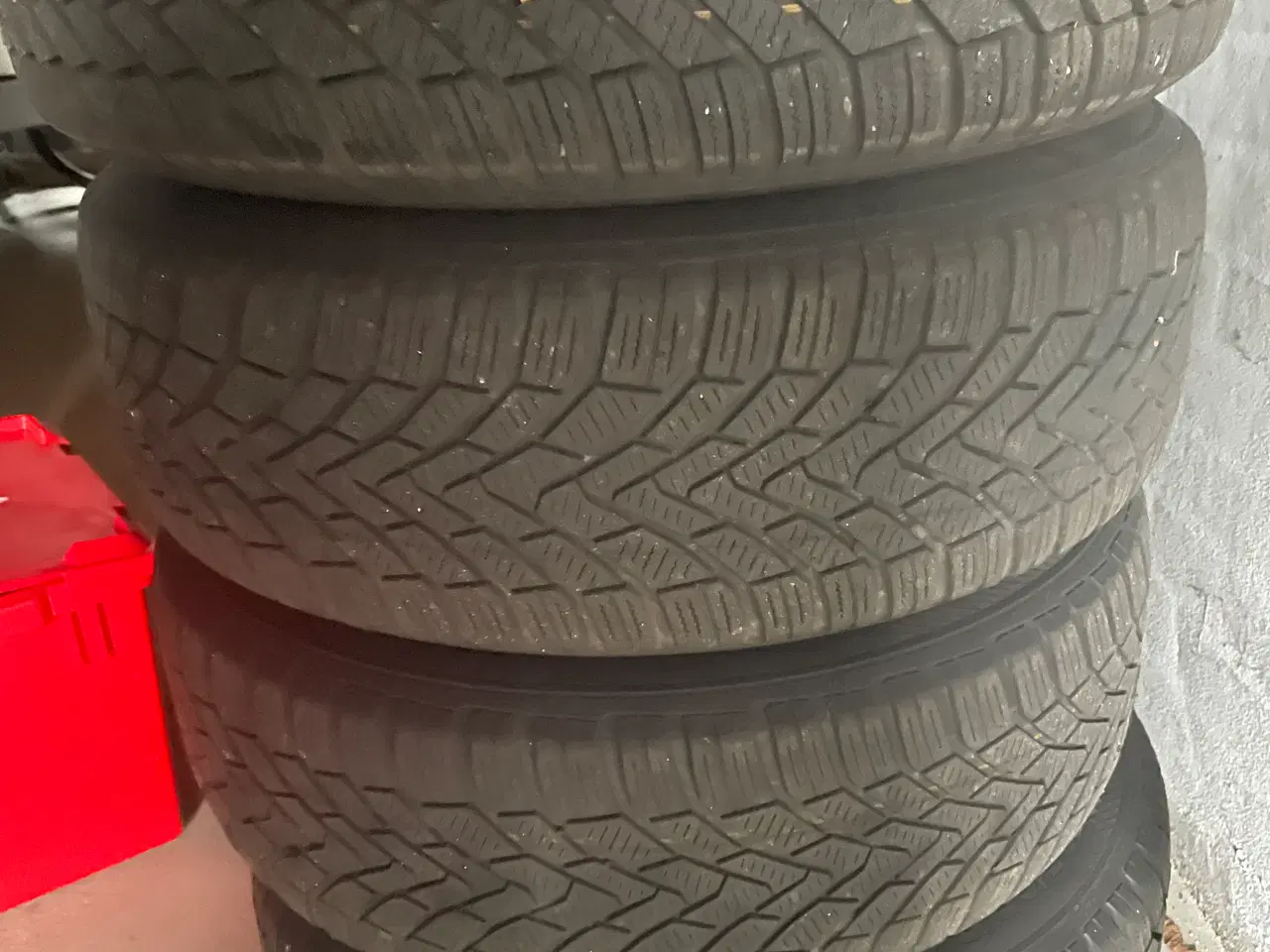 Billede 2 - Brugte vinterdæk på hjul