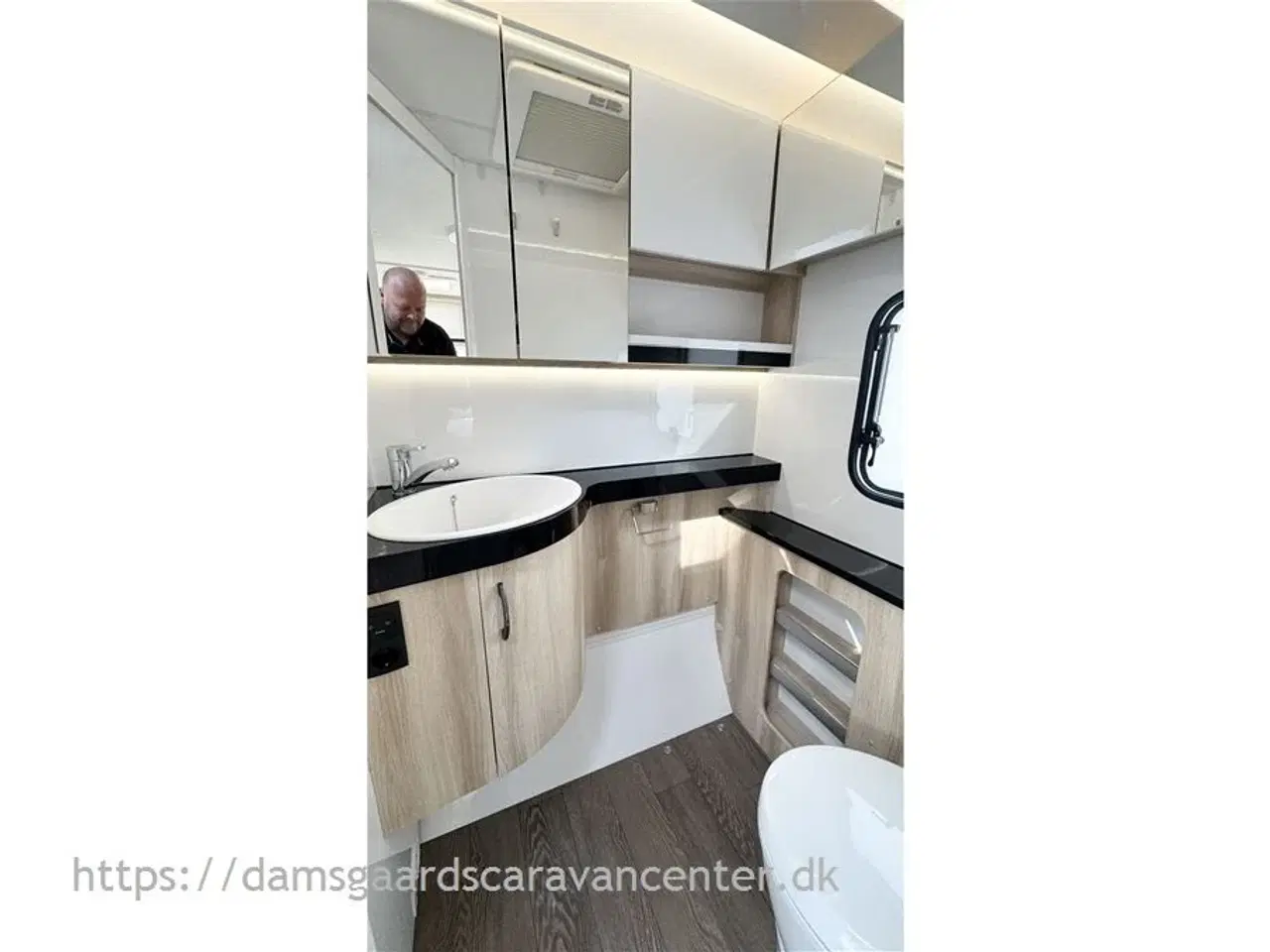 Billede 14 - 2024 - Hobby De Luxe 460 SFf   Queensbed-Gulvtemp.-Mover-Telt