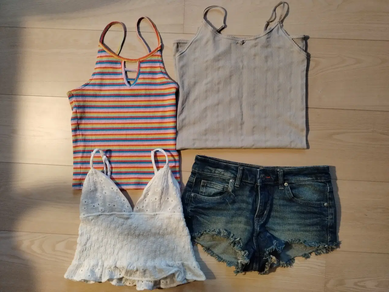 Billede 2 - Sommer, Bikinier, Toppe, Str. 12-16 år.