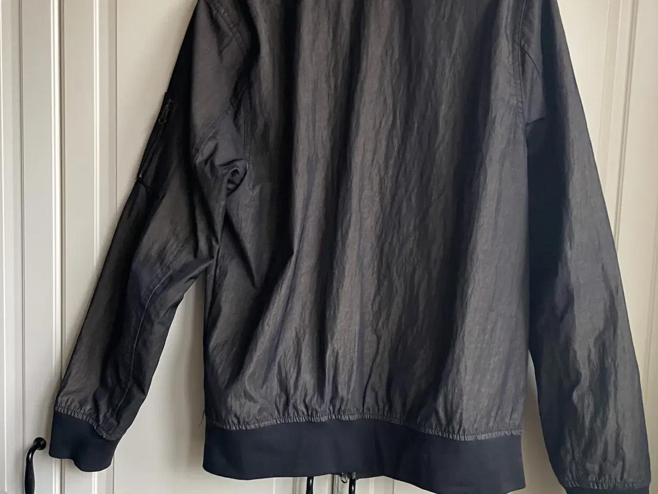 Billede 1 - Bomber jakke med flere lommer som detaljer