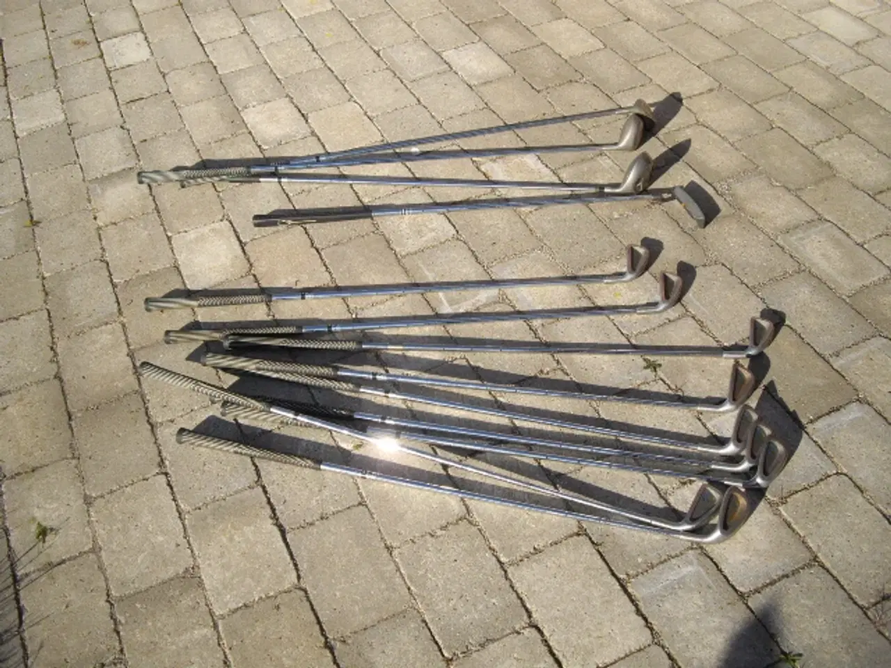 Billede 2 - Komplet golfsæt jern S P drivere vogn...