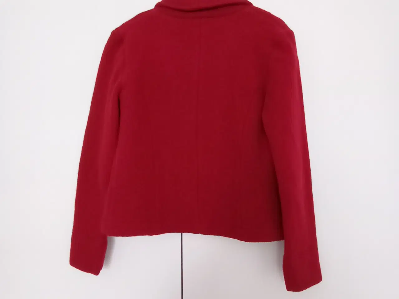 Billede 2 - Rød uld jakke med ærmeslidser. Str. 38