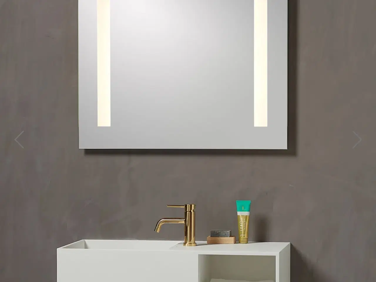 Billede 1 - Spejl m led 800x650mm