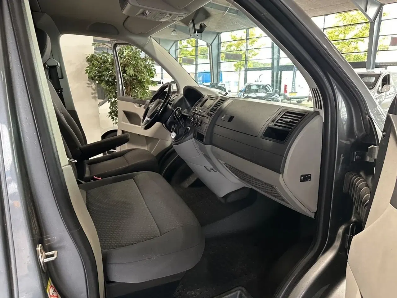 Billede 4 - VW Transporter 2,0 TDi 180 Kassevogn DSG 4Motion kort