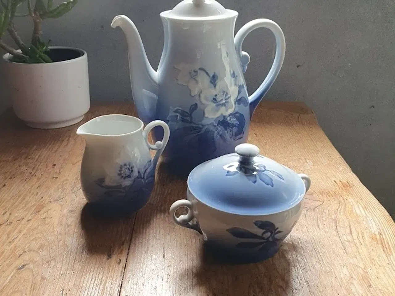 Billede 1 - Julerose Bing & Grøndahl. Kande, sukker/fløde    