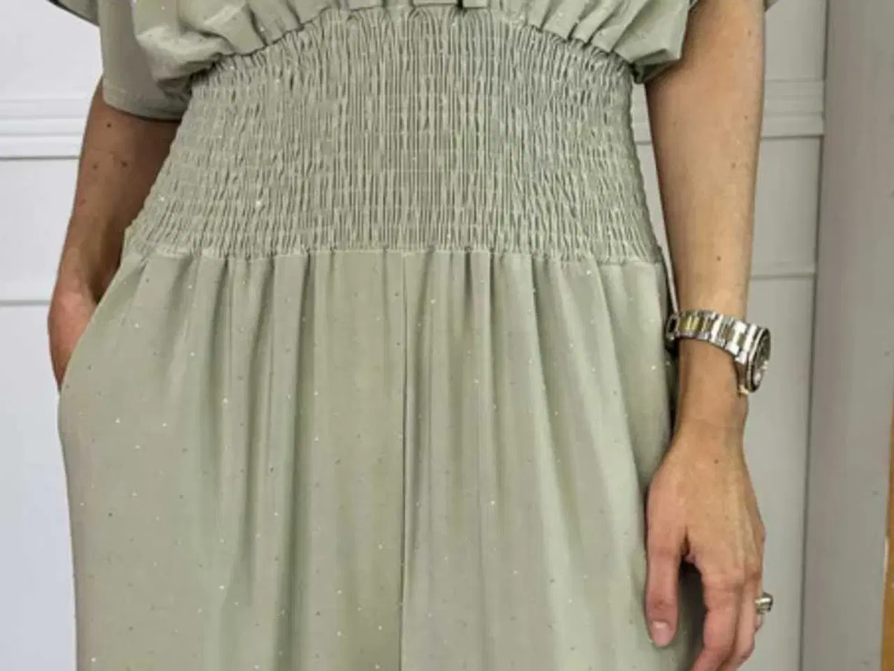 Billede 1 - Smuk Buksedragt med similisten 