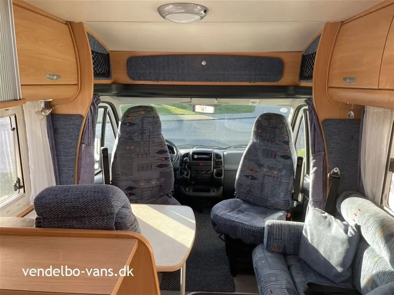 Billede 9 - 2005 - Chausson Welcome 85   Delintegreret autocamper med en populær indretning