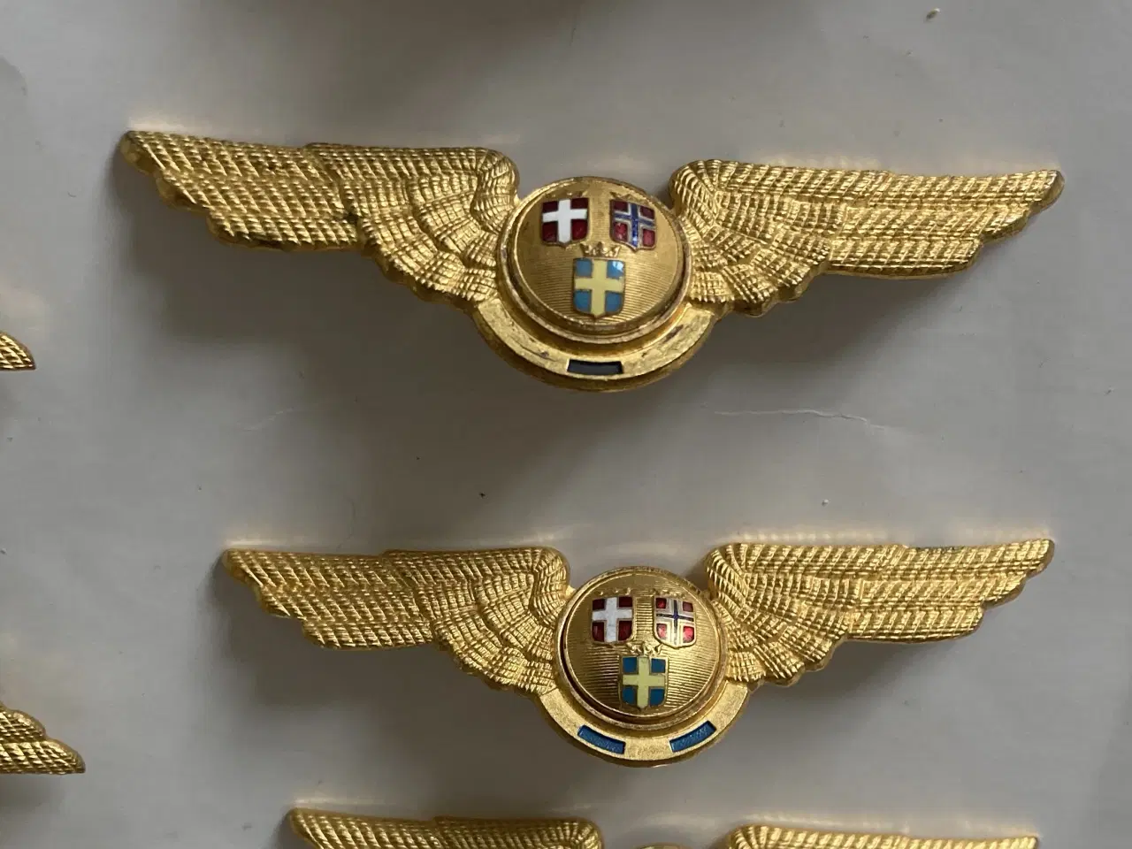 Billede 1 - 5 forskellige uniforms emblem Flyselskab SAS Stewa