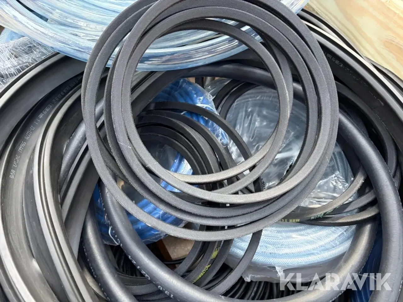 Billede 7 - Lot - Assorterede slanger, remme og øvrigt 2 paller