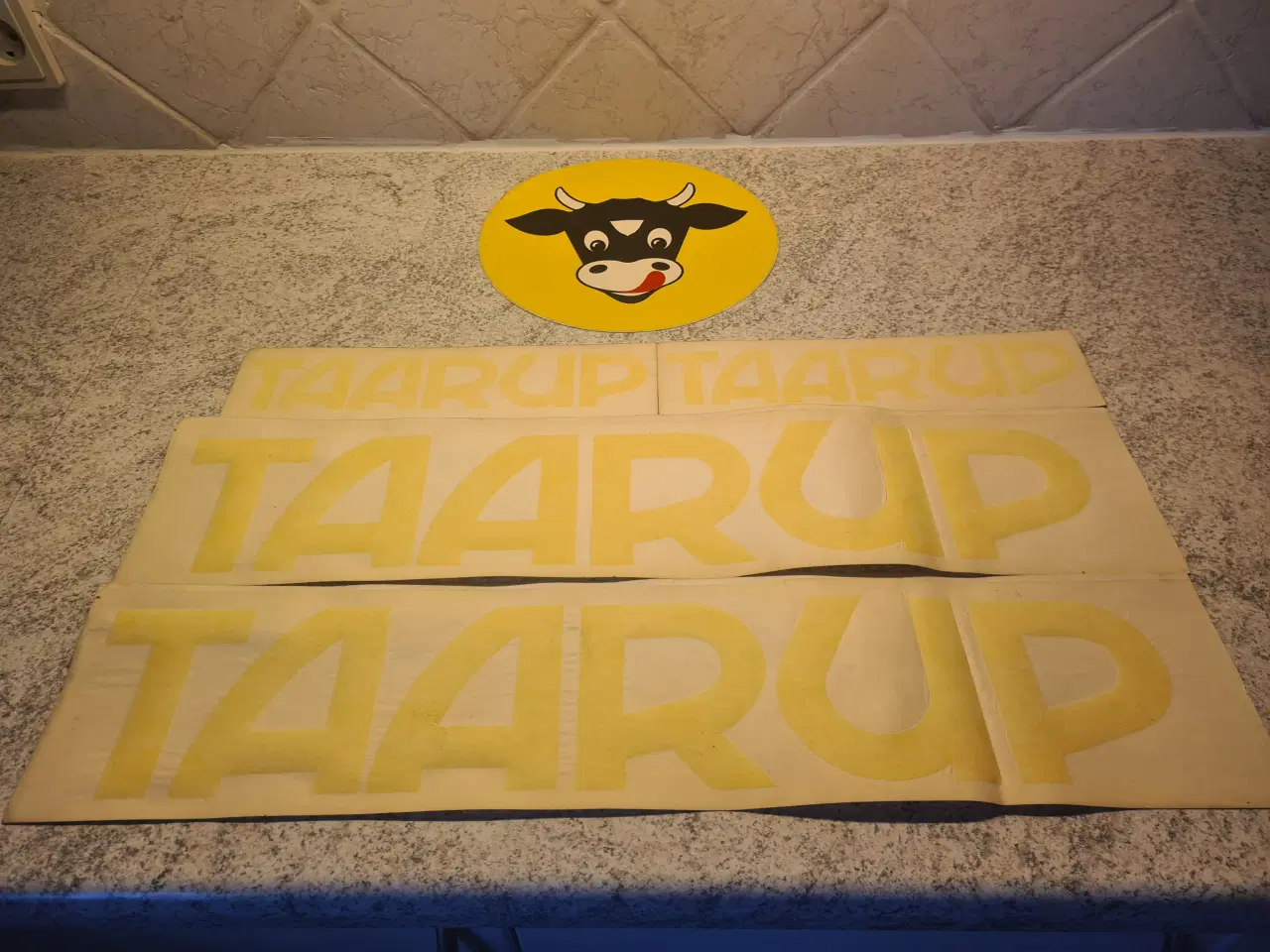 Billede 1 - TAARUP klister mærker