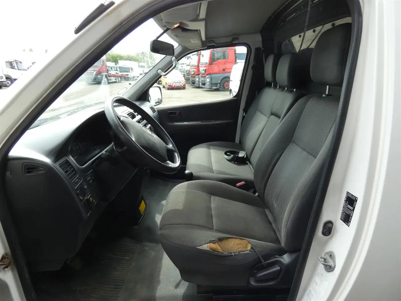 Billede 9 - Toyota HiAce Kort 2,5 D-4D m/komf. 117HK Van