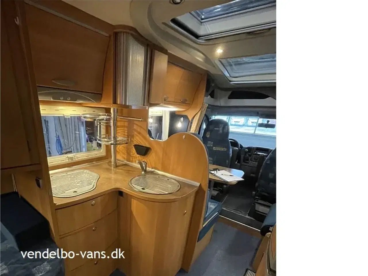 Billede 6 - 2008 - Chausson Allegro 96   Enkelsenge i lav (sidde) højde og toilet og bad i bagenden