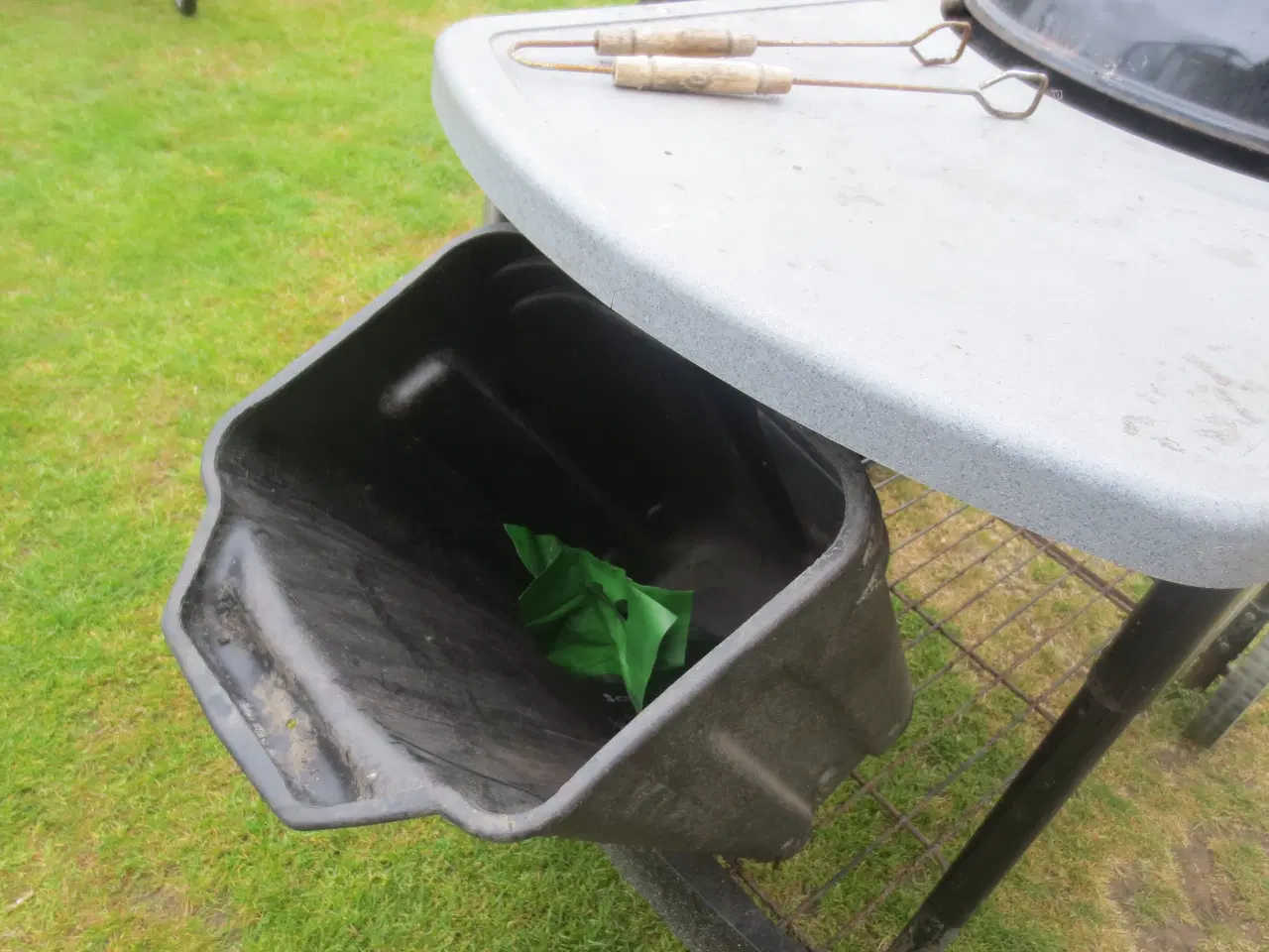 Billede 3 - 1 stk Weber Kuglegrill med Bord