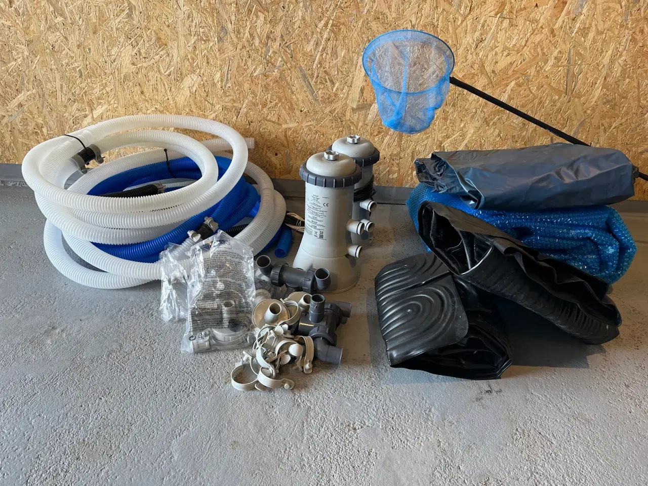 Billede 1 - Pool pumper og tilbehør - Gratis!
