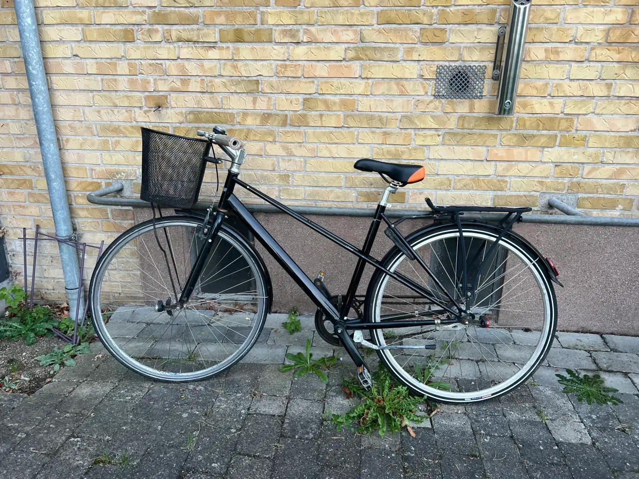 Billede 1 - Rebel damecykel i god stand, med lås