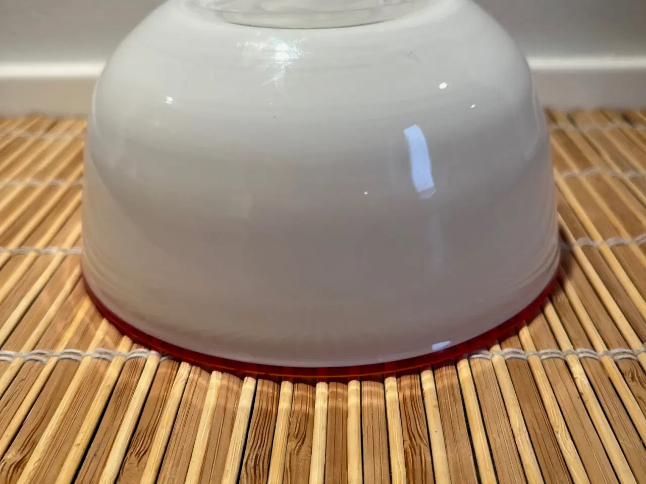 Billede 8 - Elegant vintage glasskål med klassisk rød kant