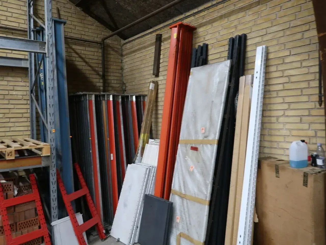 Billede 1 - 4 fag pallereoler uden indhold samt vanger m.v.