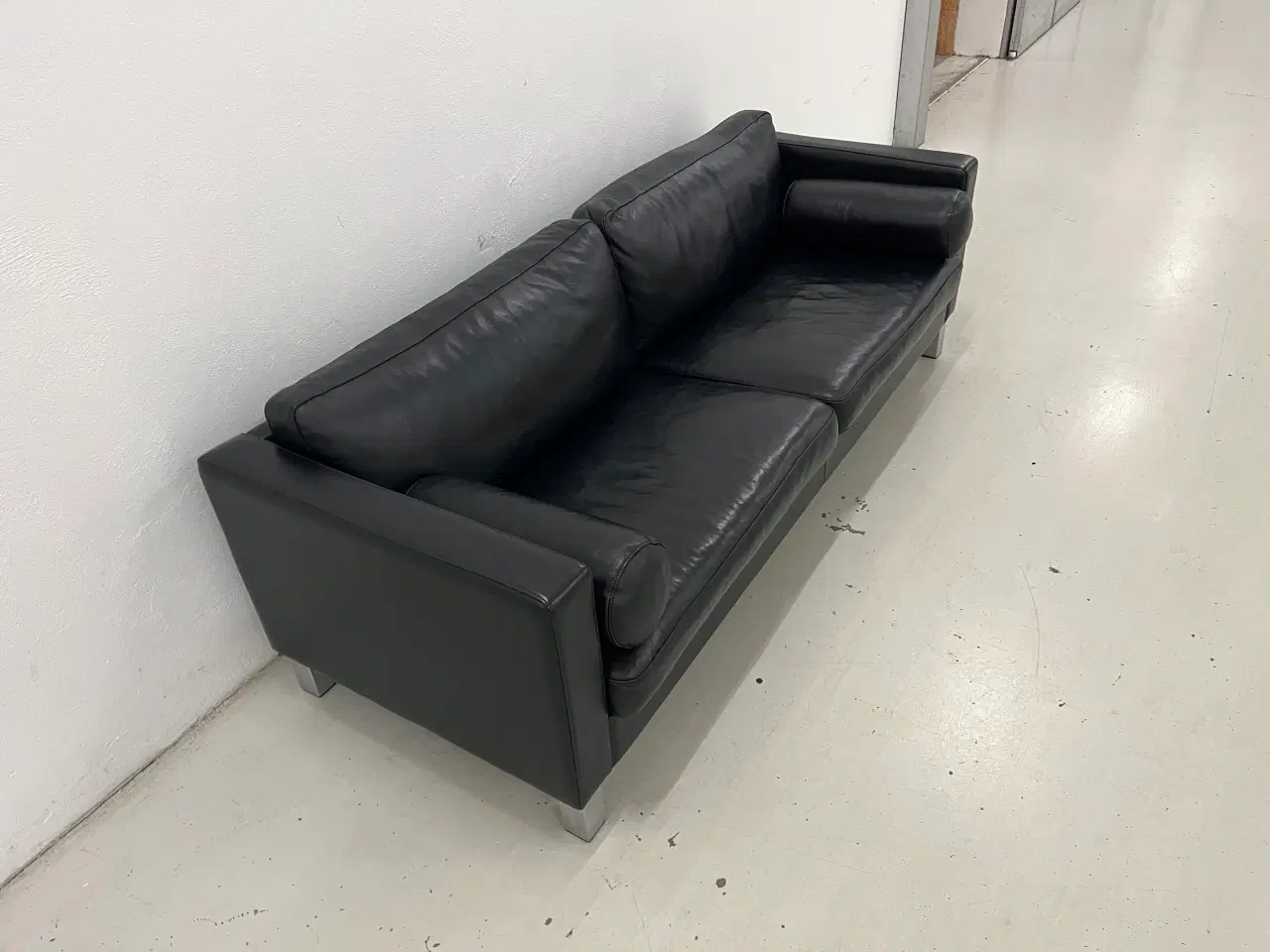 Billede 5 - Mogens Hansen MH321 3Pers.Sofa i sort semianilin.