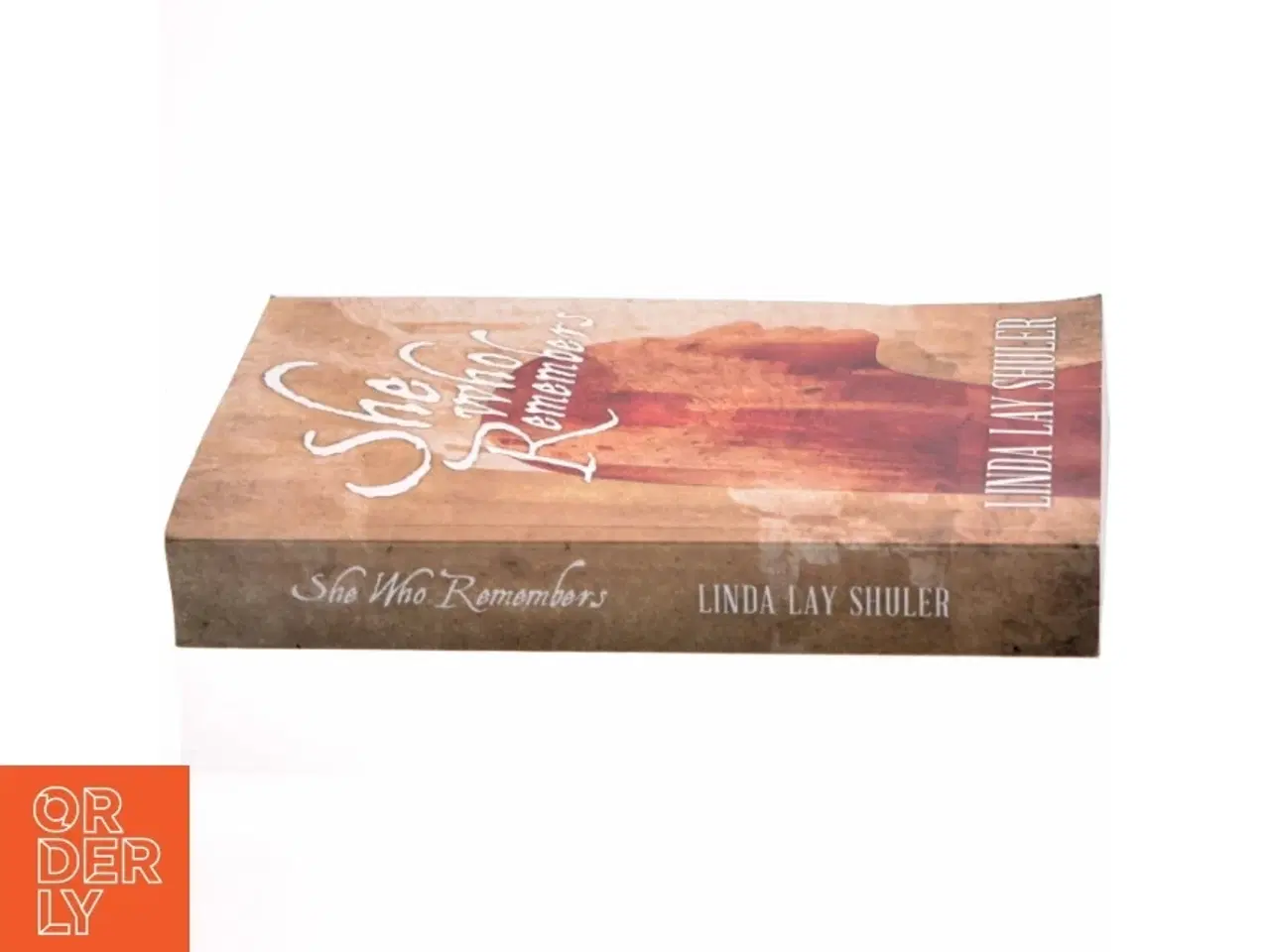 Billede 2 - She Who Remembers af Linda Lay Shuler (Bog)