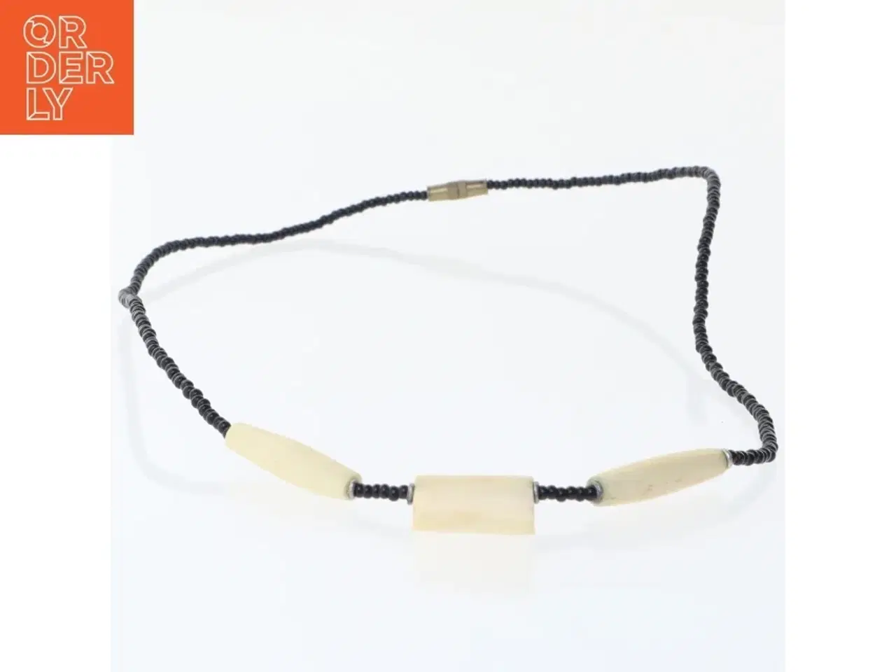 Billede 1 - Sort halskæde med beige perler