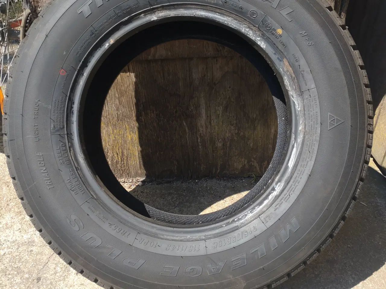 Billede 1 - Nyt  215/75R16c