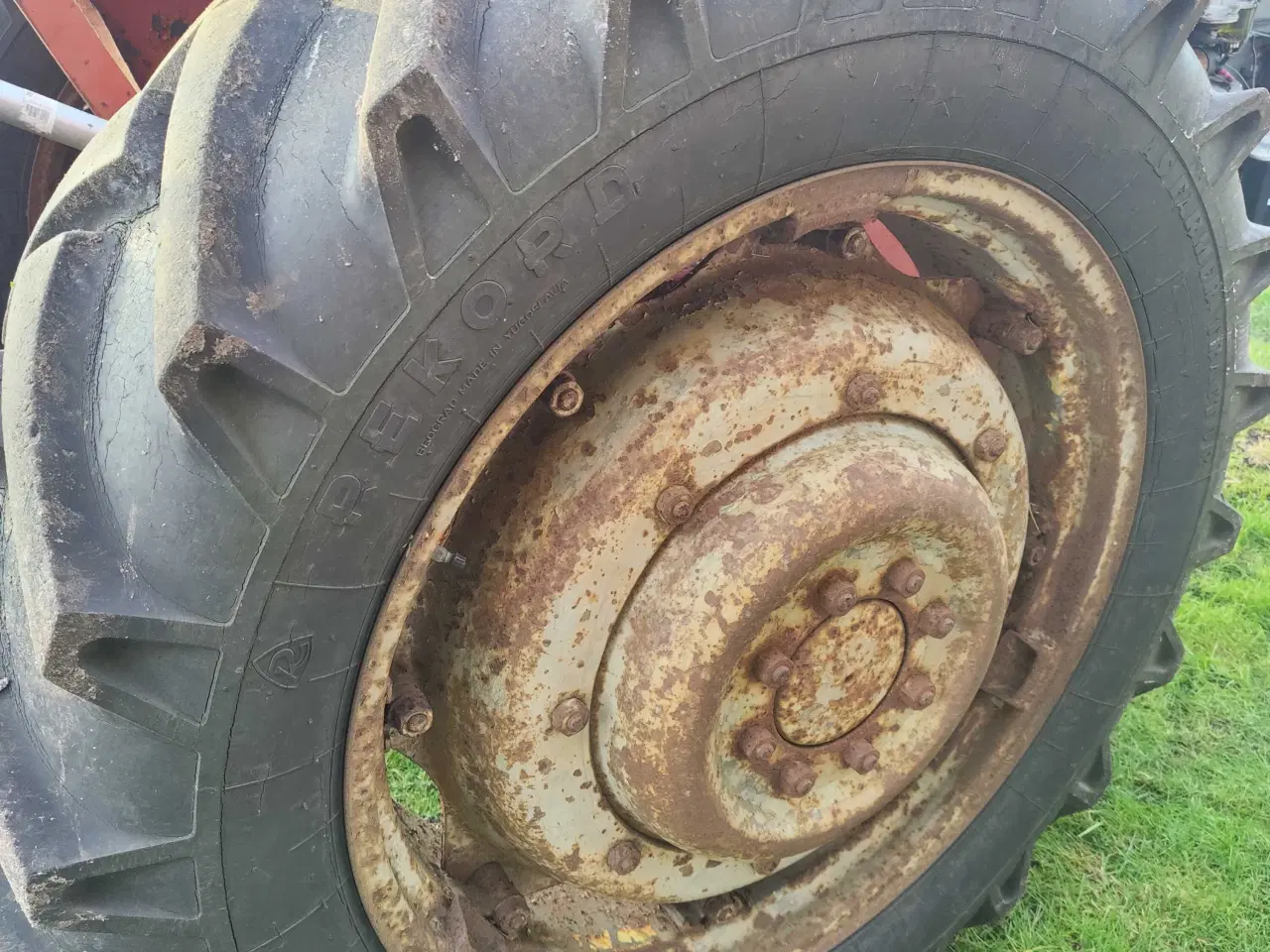 Billede 2 - MF 100 serie 32" baghjul/fælge købes 