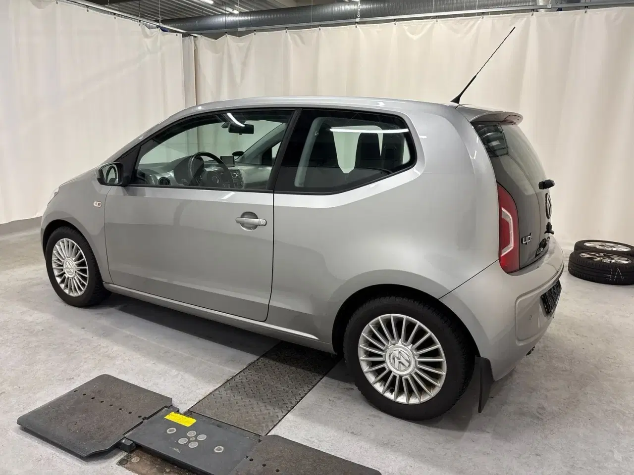 Billede 2 - VW Up! 1,0 75 High Up!