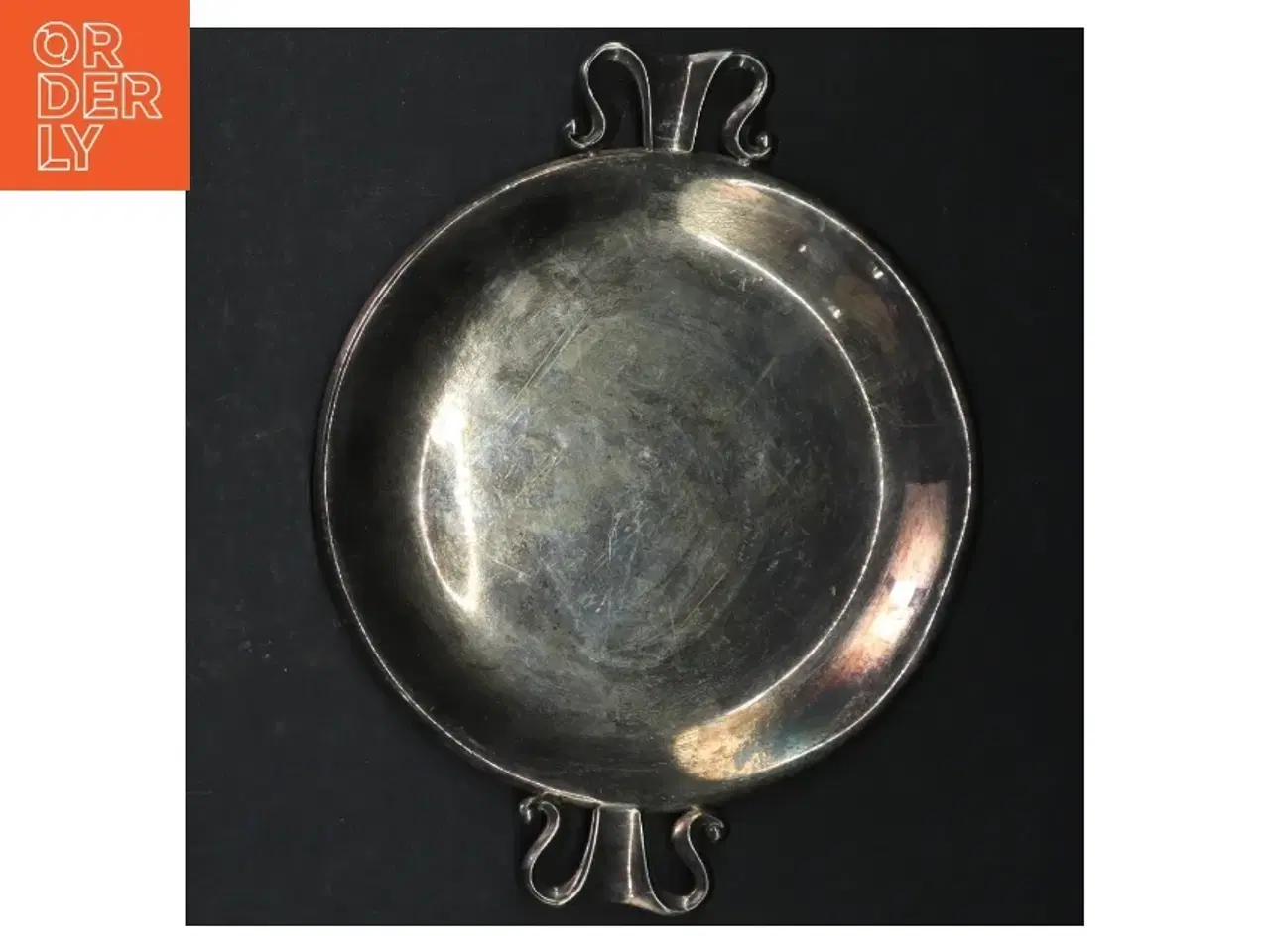 Billede 1 - Sølvfarvet metalbakke (str. Ø. 18 cm)