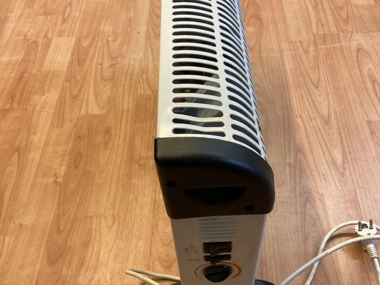 Billede 1 - Strålevarmer og Panel radiator