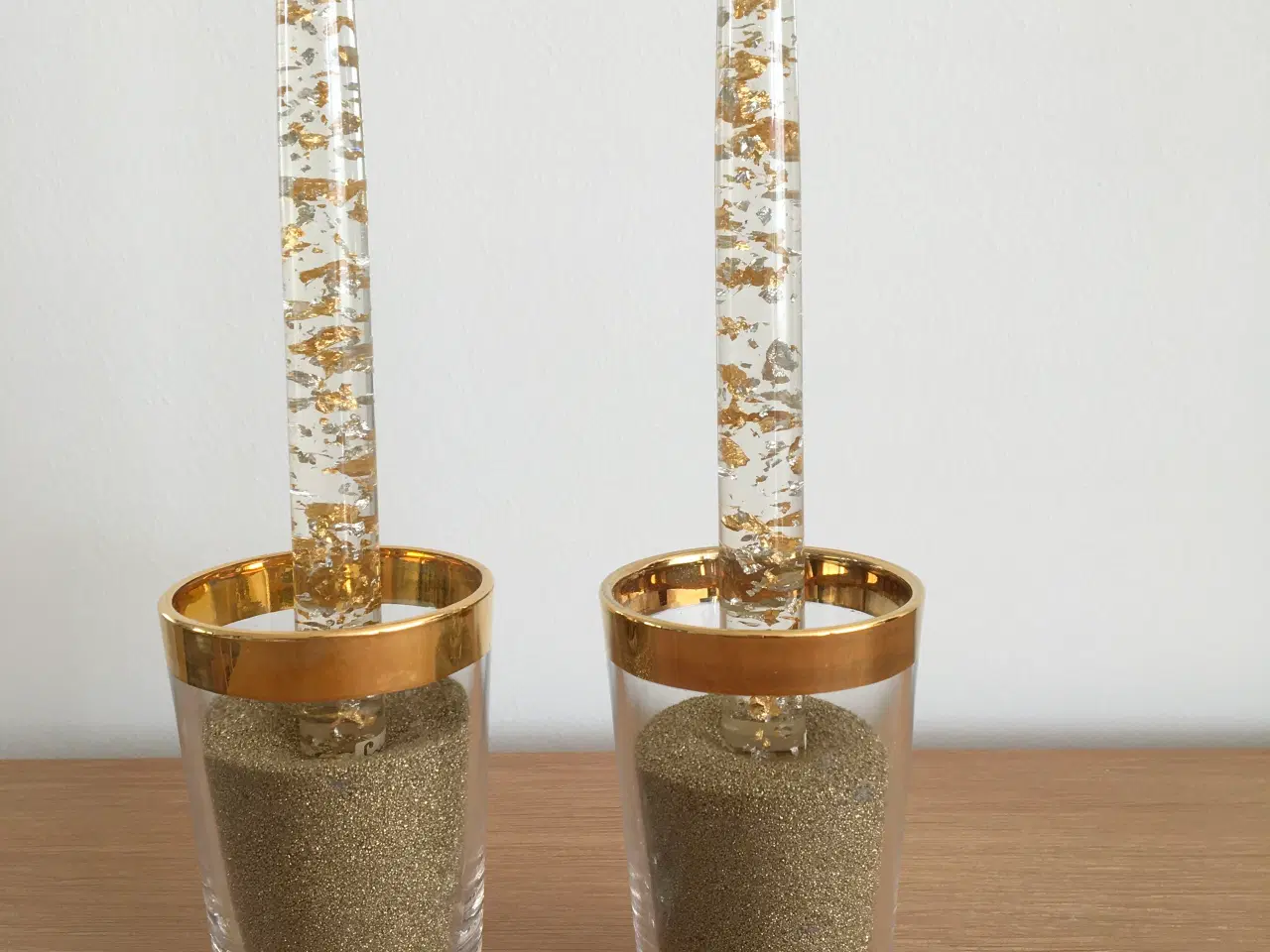 Billede 7 - 2 glas lysestager med gyldent kant og sand i gylde