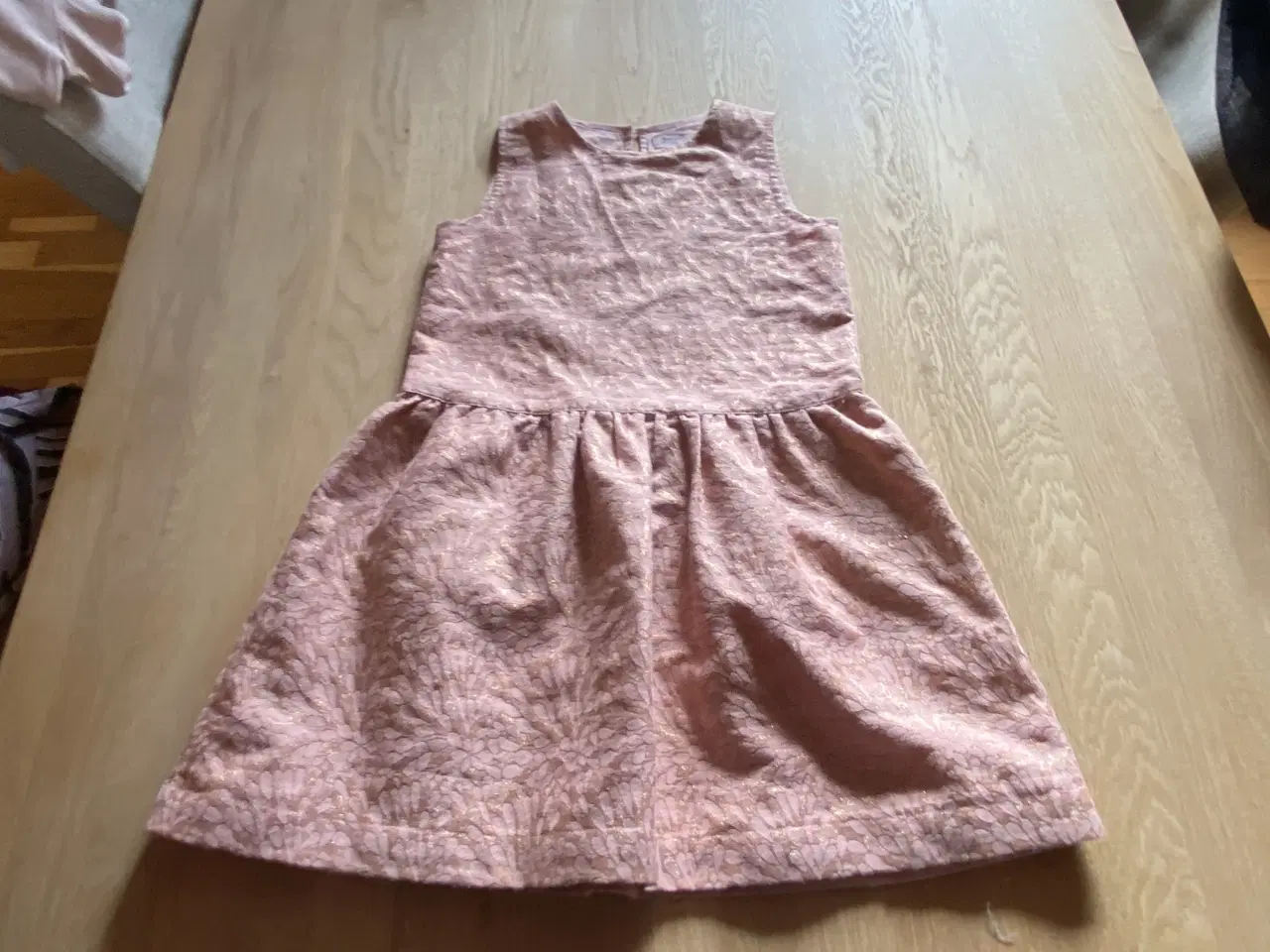 Billede 16 - Pigetøj str. 134