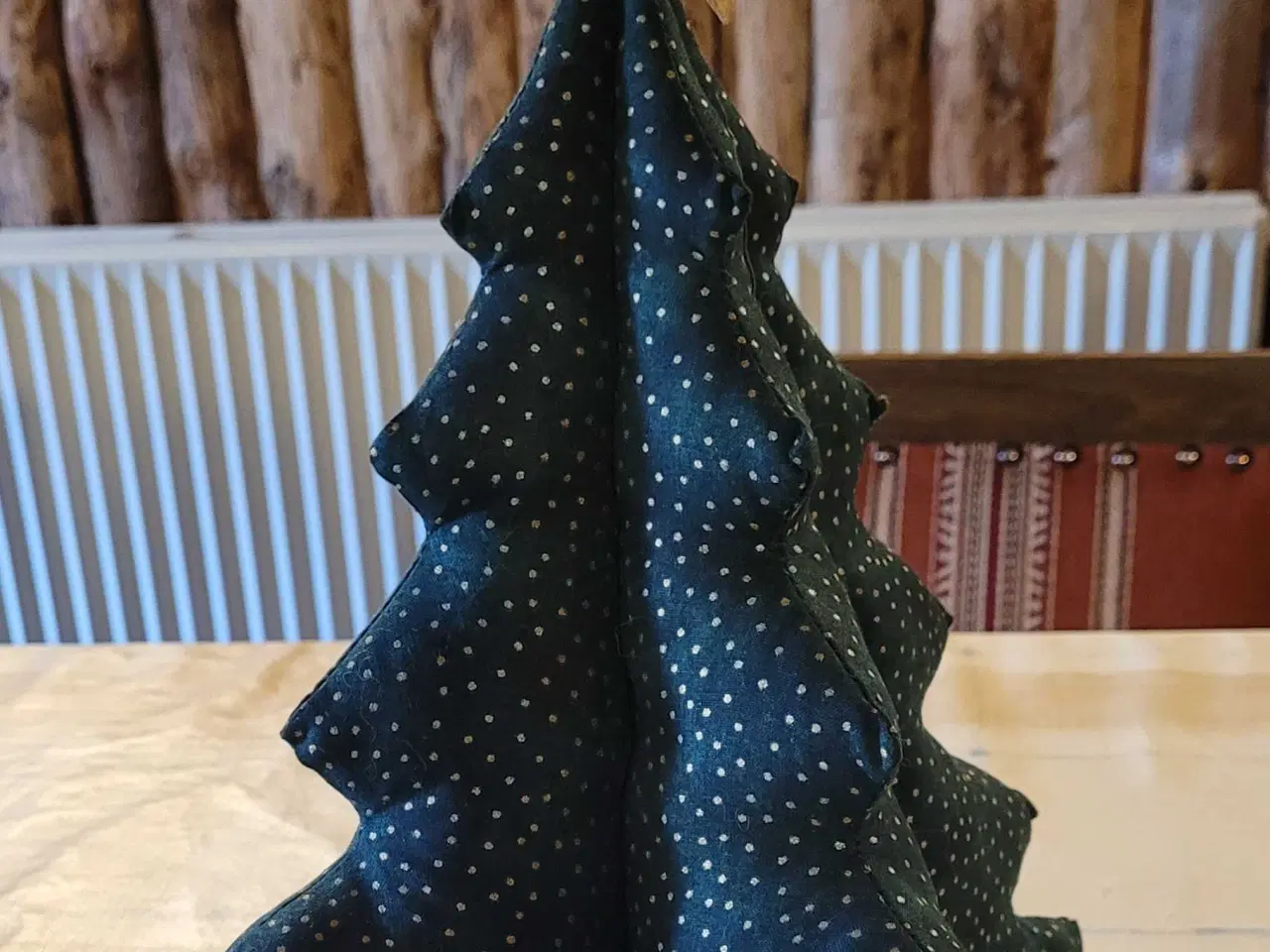 Billede 1 - Håndsyet stof juletræ 