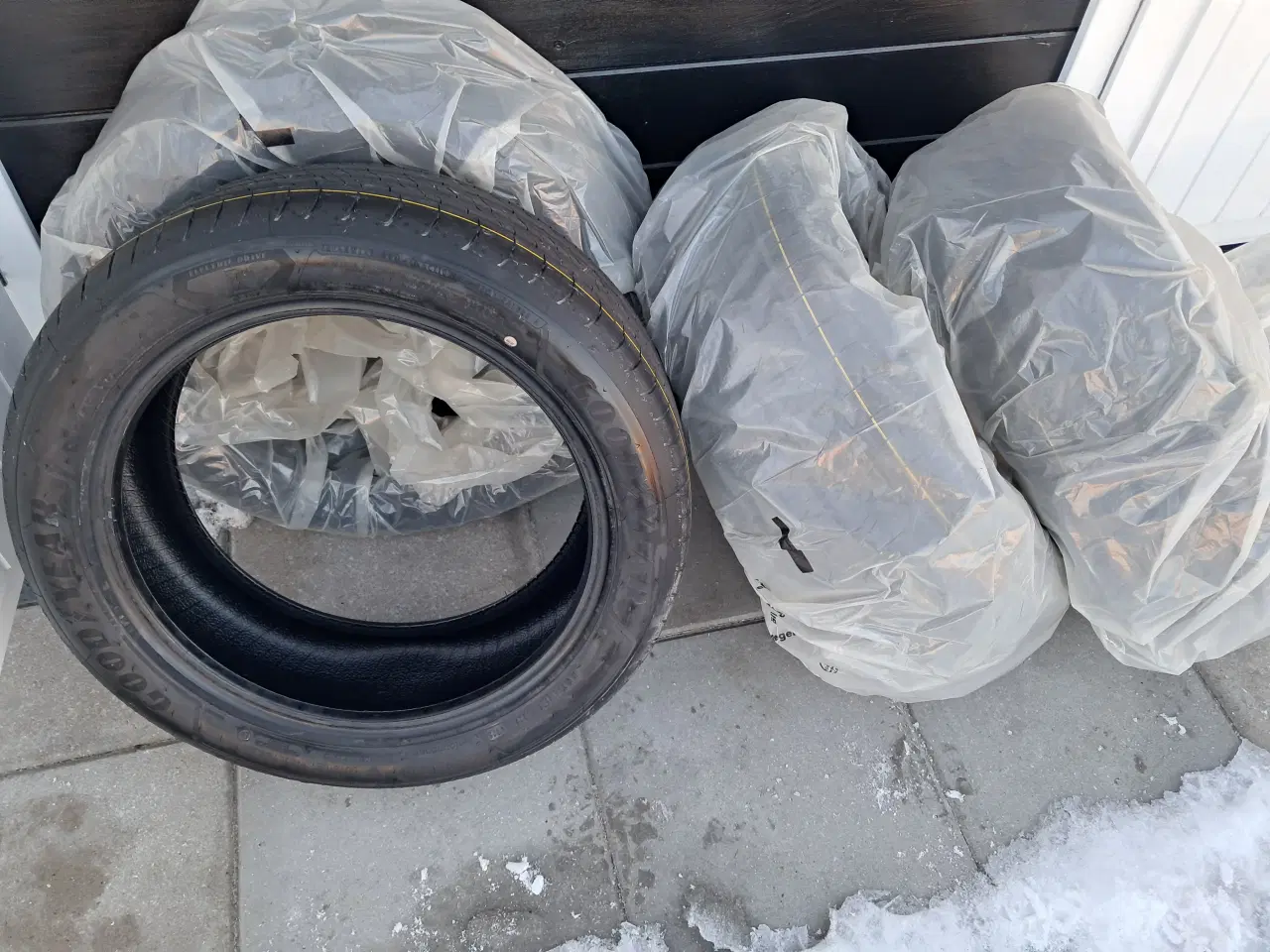 Billede 1 - Goodyear Efficientgrip Performance 2 205/50 R17 93