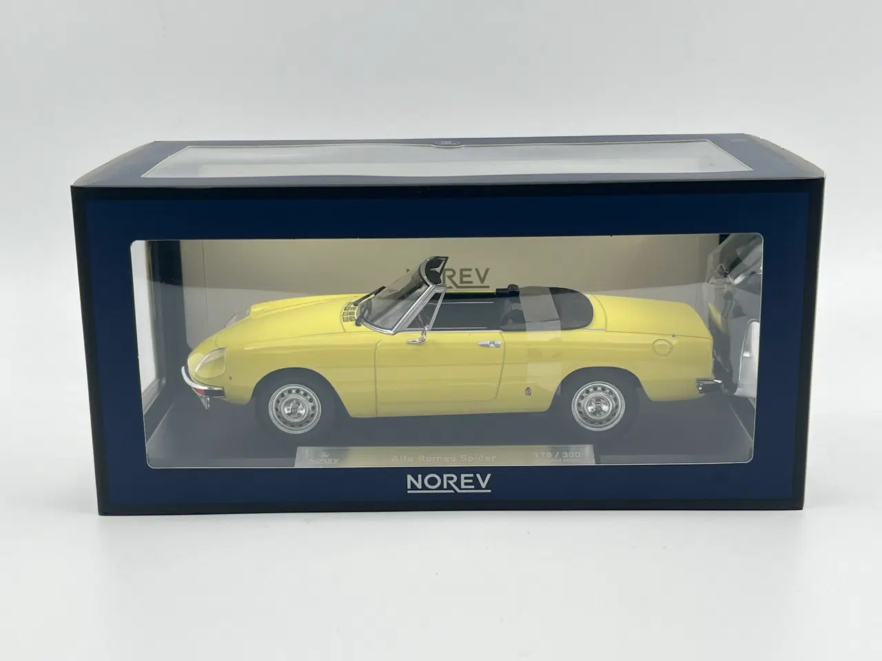 Billede 9 - 1978 Alfa Romeo 2000 Spider 1:18  Limited Edition