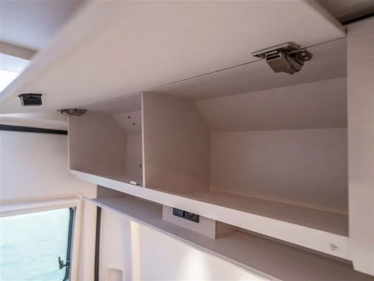 Billede 16 - 2026 - Tourne 6.0 Select aut. gear - Black - 180HK