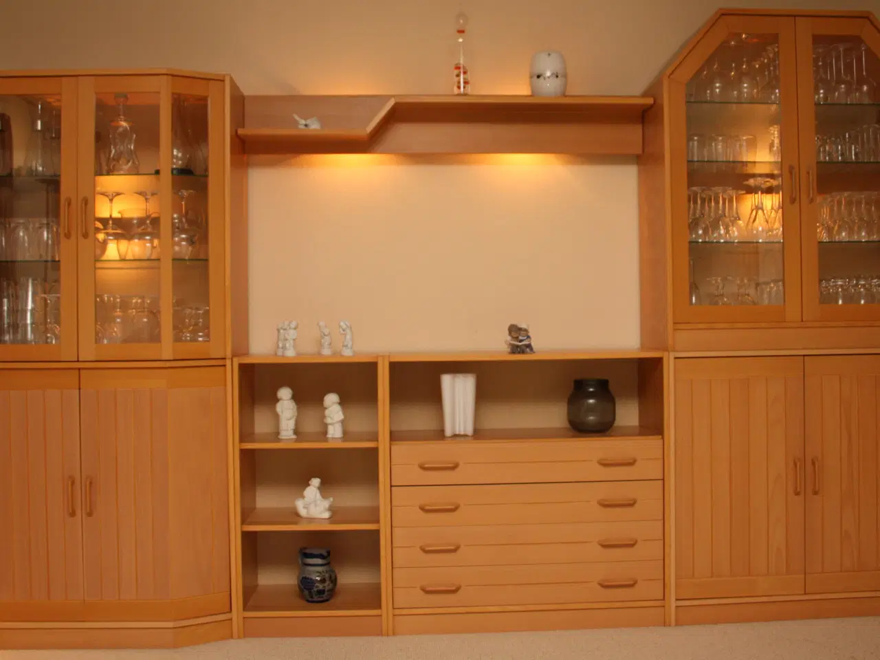 Billede 3 - Hammel reol med glasskabe og lyshylde
