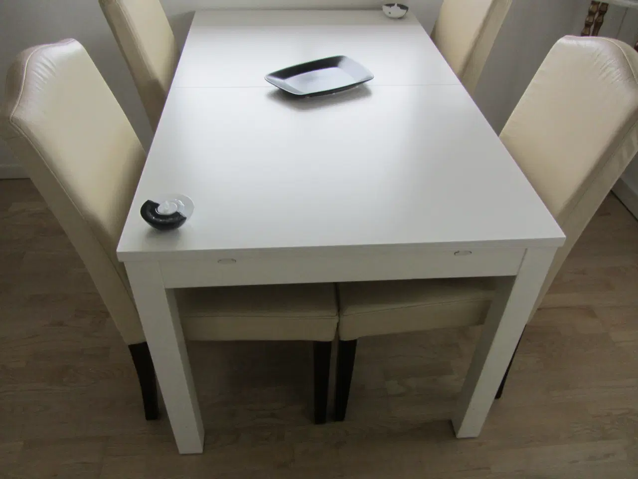 Billede 1 - spisebord uden stole.