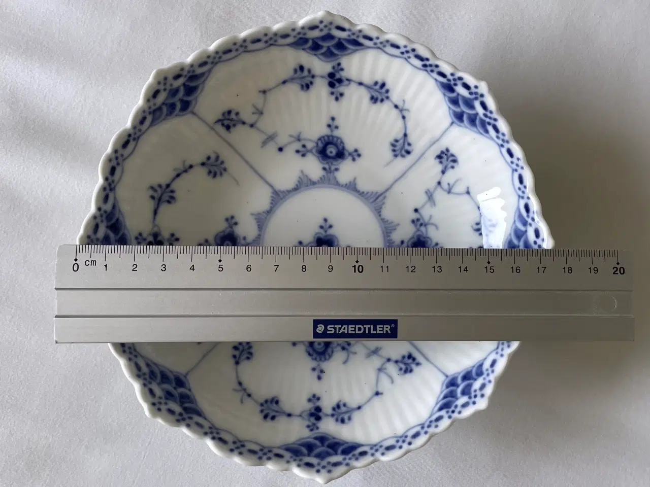 Billede 8 - Skål på fod, musselmalet halvblonde, Kgl. Porcelæn