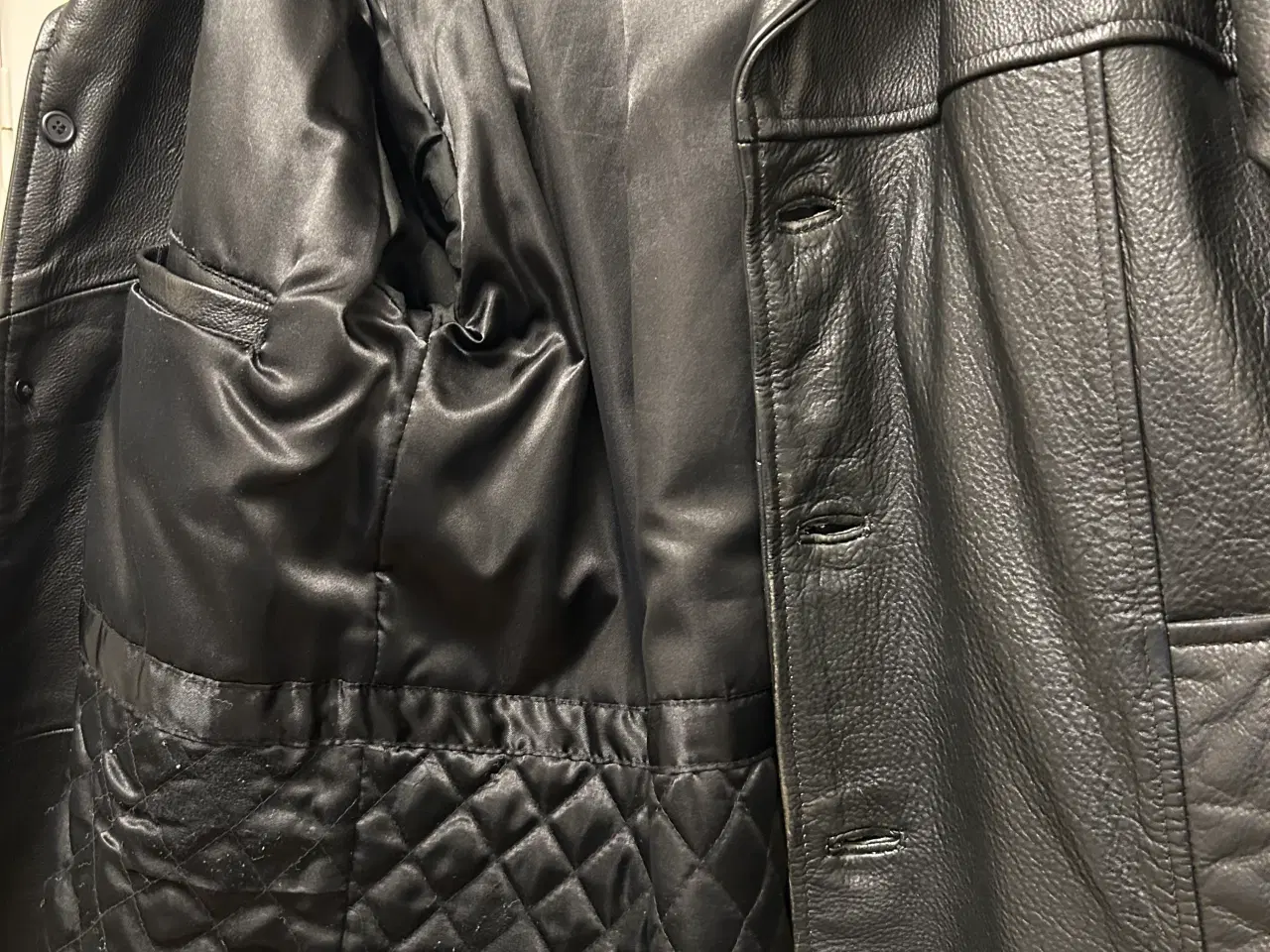 Billede 4 - Flot sort skindjakke, næsten som ny
