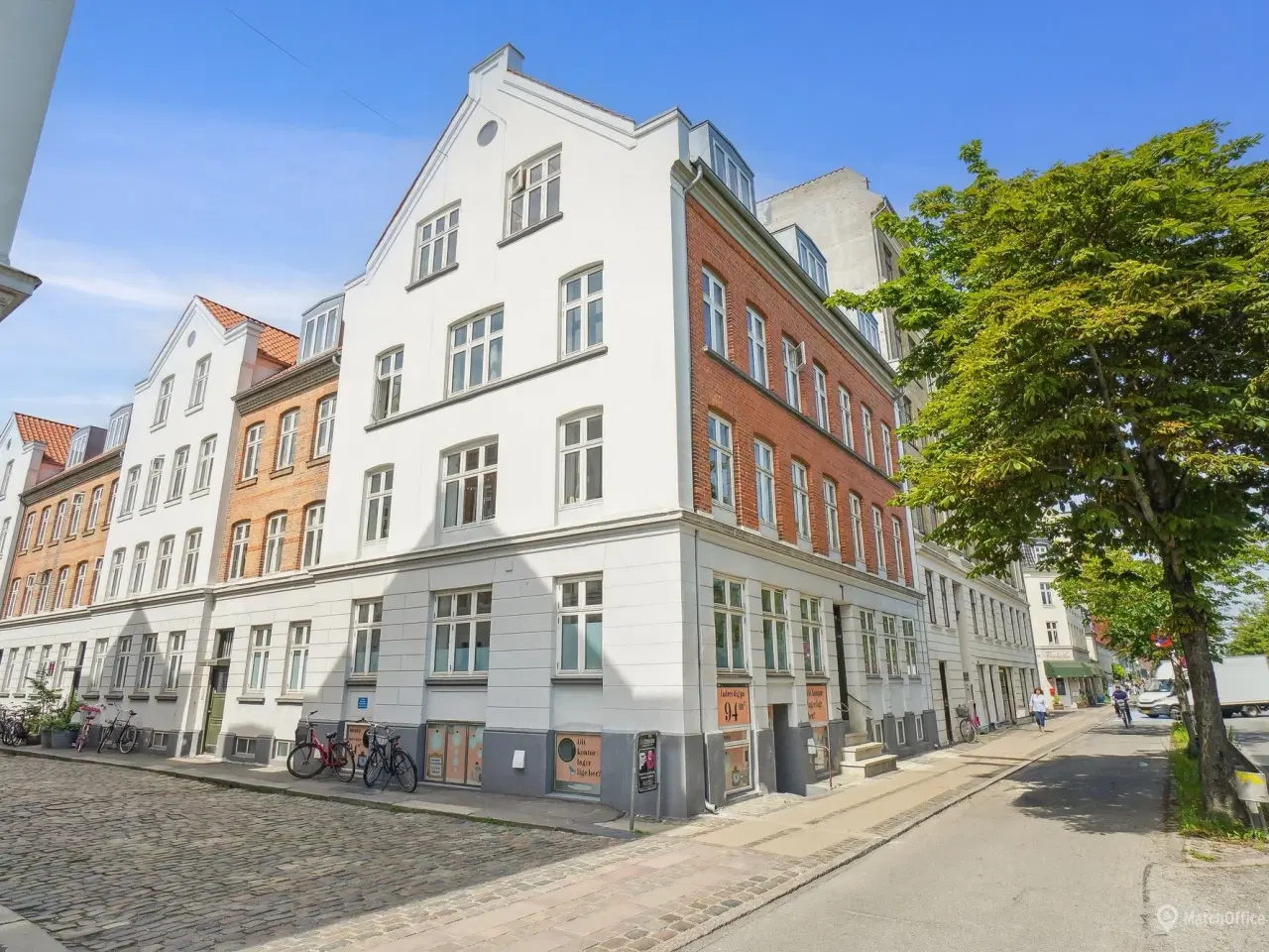 Billede 1 - Flot erhvervslejemål ved Søerne – ideelt til kontor, showroom eller lager