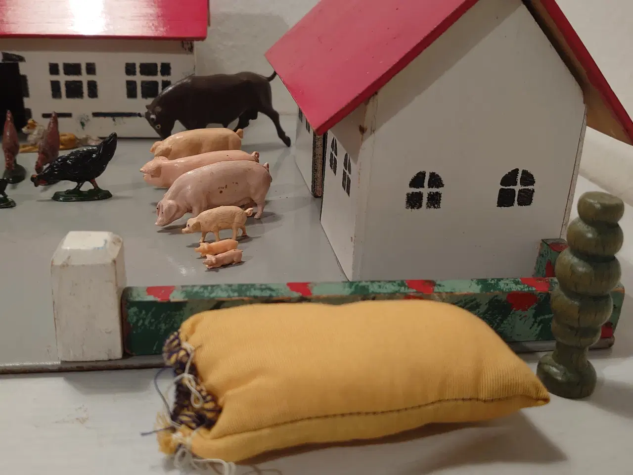 Billede 5 - Reisler træ bondegård m.22 attraktive dele.Ca 1960