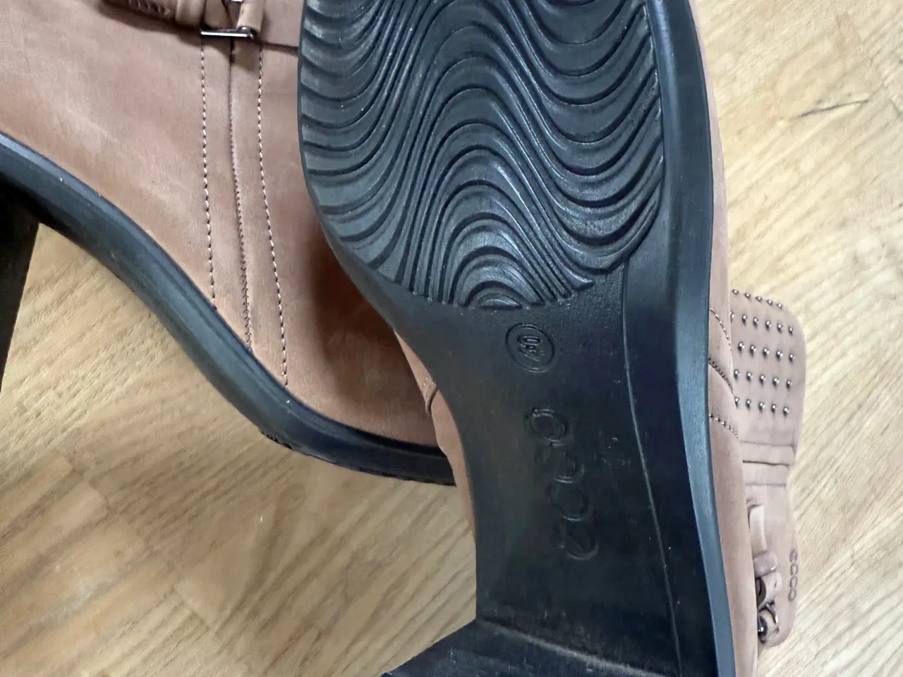 Billede 4 - ECCO STØVLETTER MED NITTER