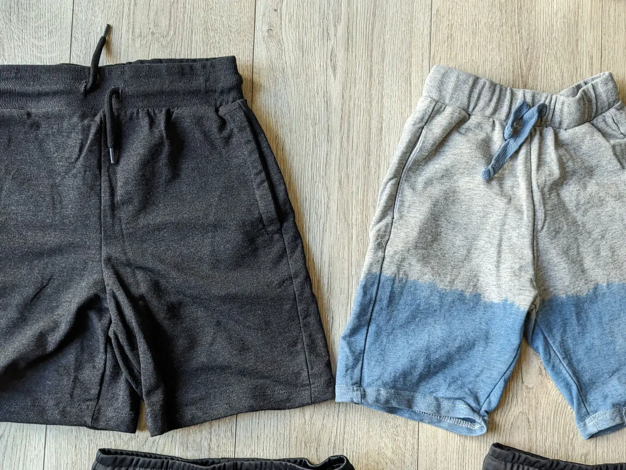 Billede 2 - Drengetøj str. 122 - Shorts 