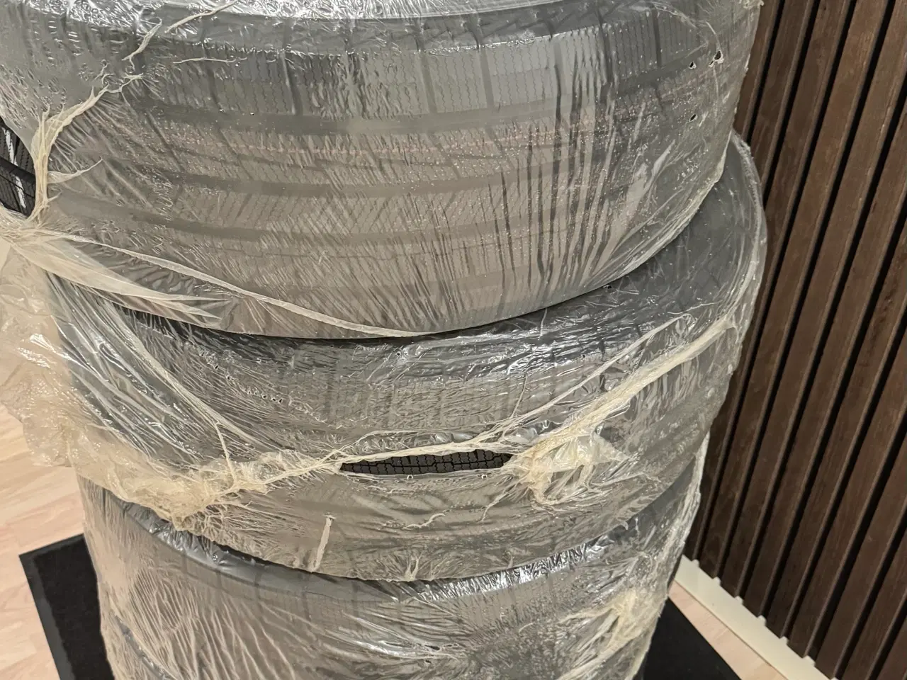 Billede 1 - Helt nye vinter dæk 255/45/19 